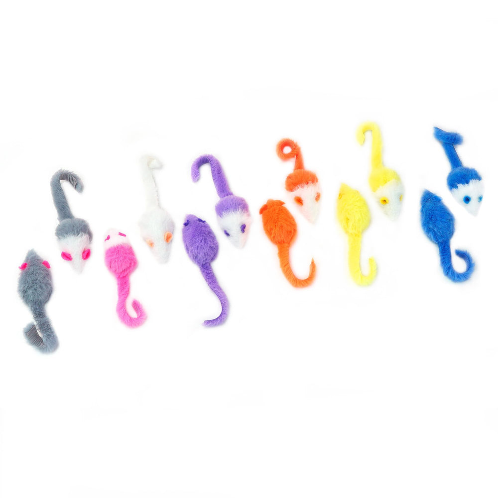 CHIWAVA mice batting scene demonstrates natural hunting instincts in kittens.