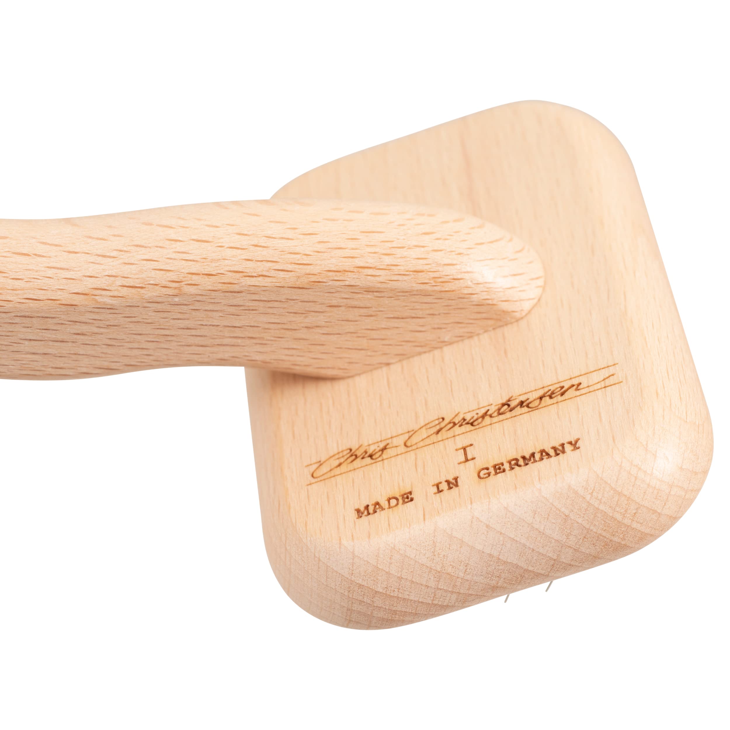 Chris Christensen Mark I Slicker extra-small handle promotes wrist comfort during grooming