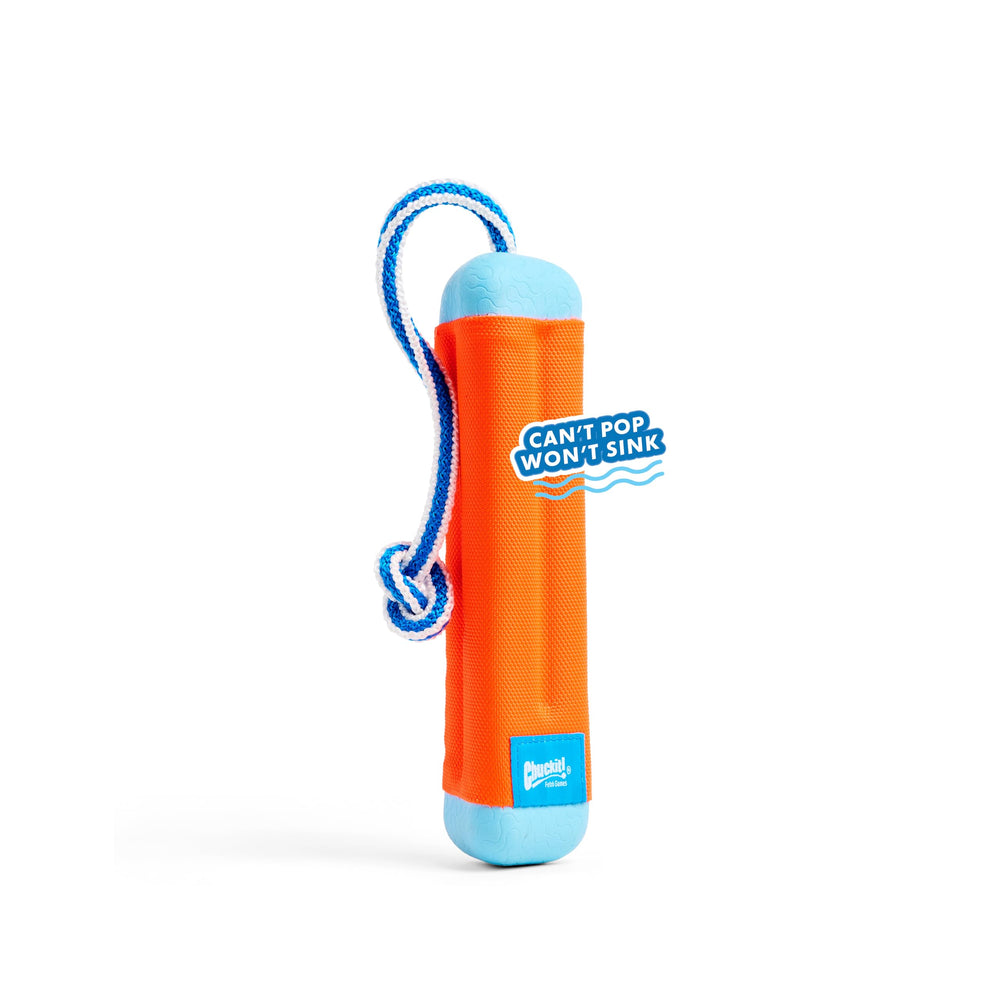 Chuckit Amphibious Bumper with knotted rope handle provides secure grip