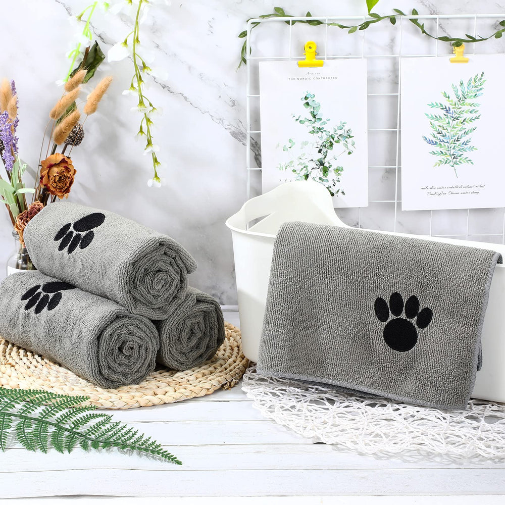 Chumia towels in professional grooming setting illustrate versatile use.