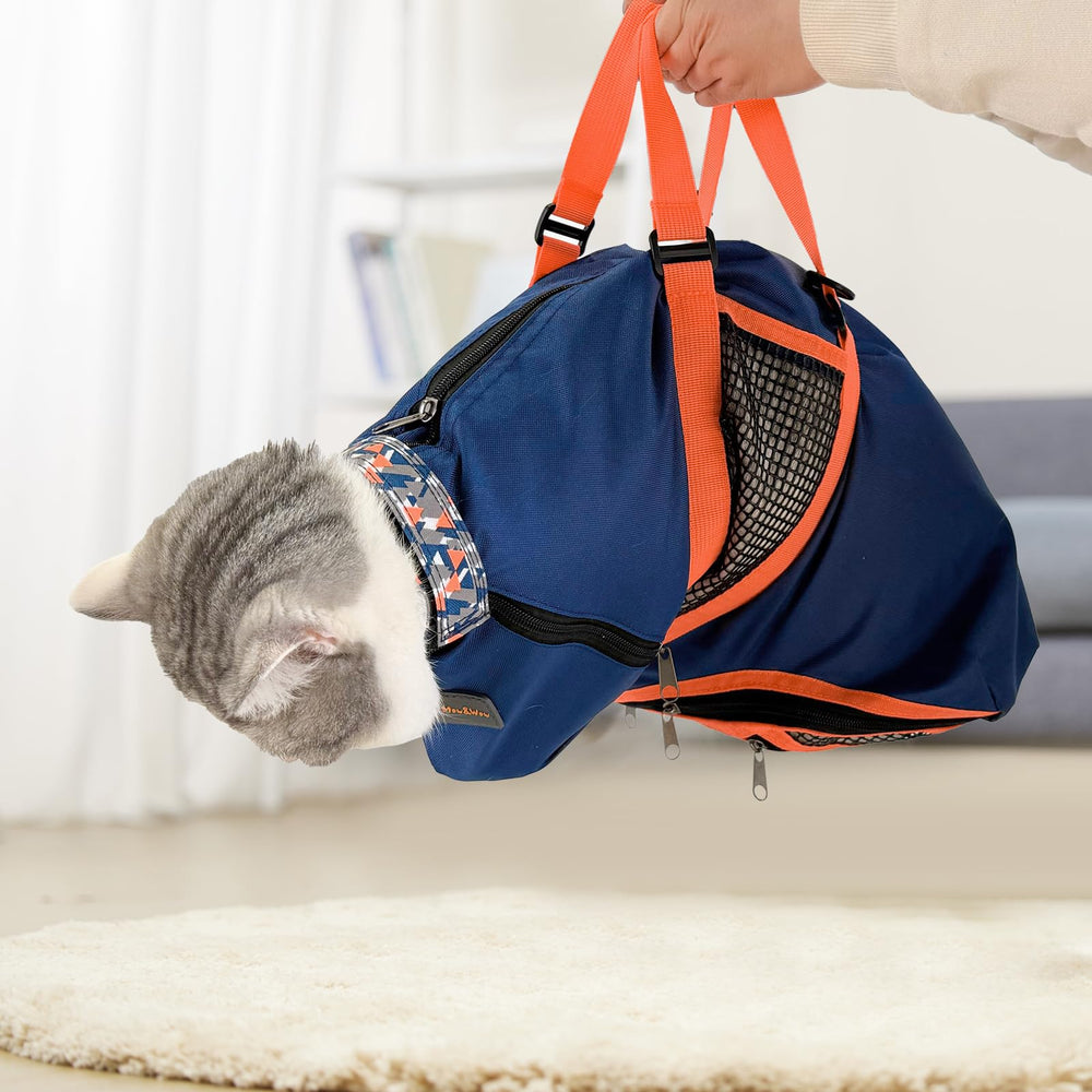 Cinf grooming bag front and rear zipper design supports versatile positioning.