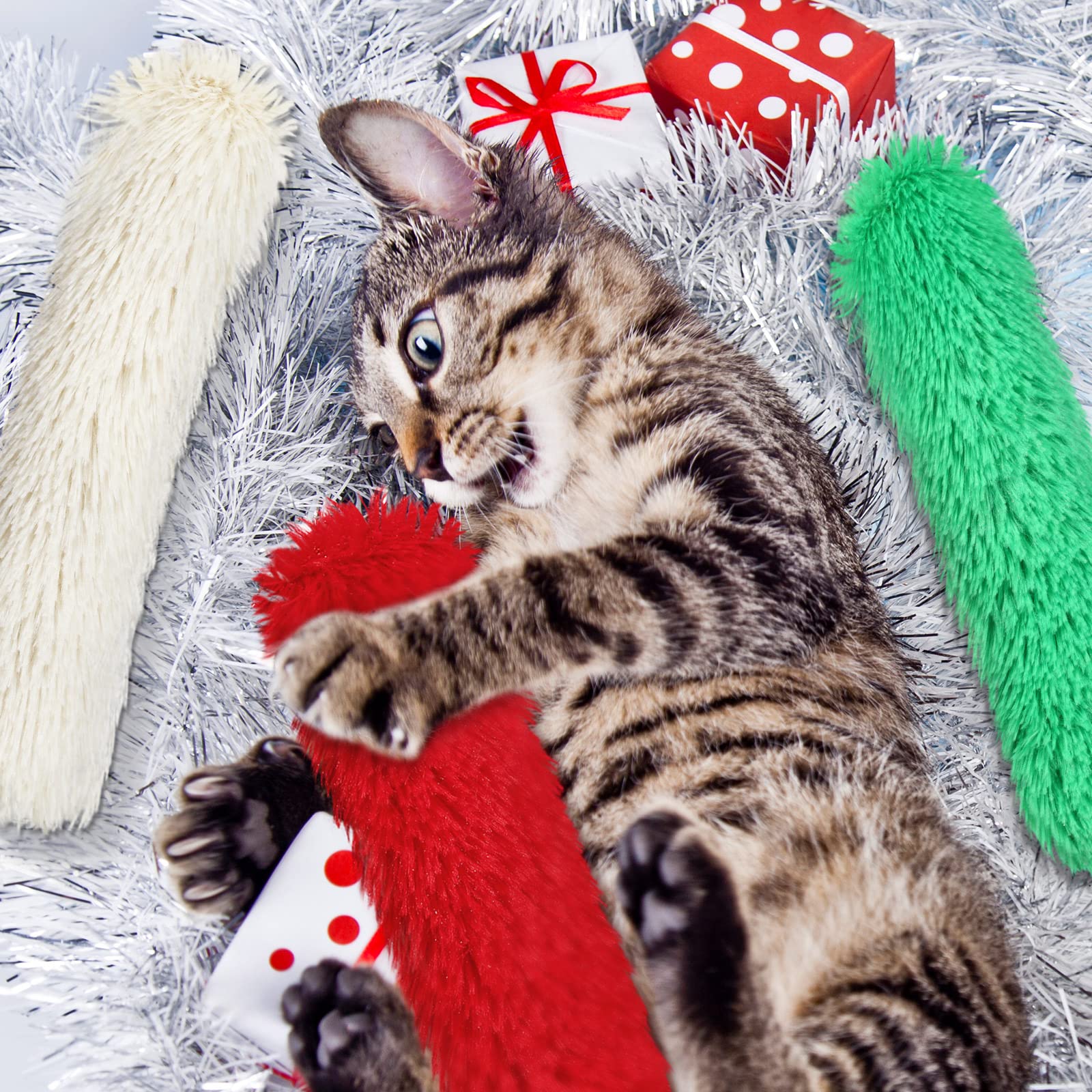 Civaner catnip toy set for cats; crinkle sounds attract attention during play.