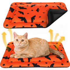 Clysee Halloween self-warming cat bed pack provides two cozy warm beds for cold days.