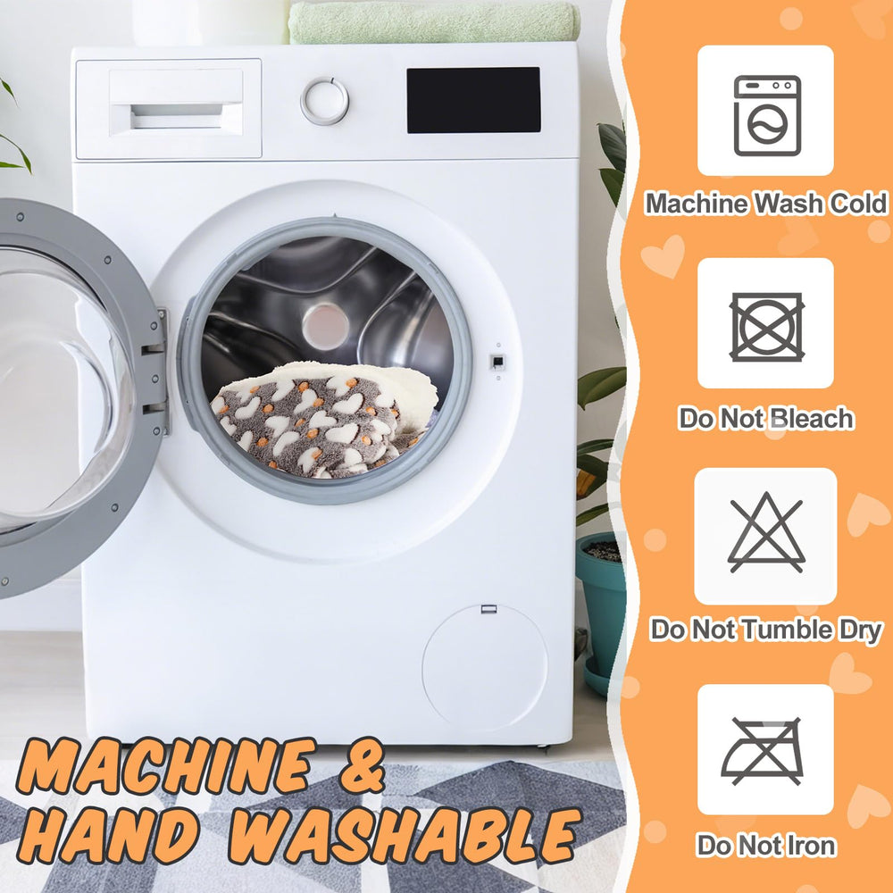 Clysee self-heating cat sleeping bag plush fabric feels soft and warm.