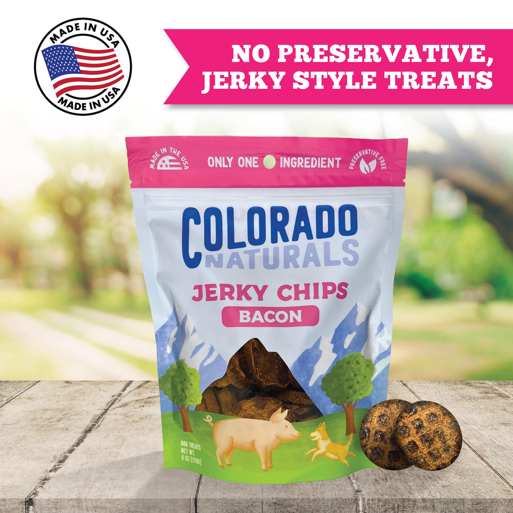 Colorado Naturals Bacon Jerky Chips dog munching – high-protein snack.