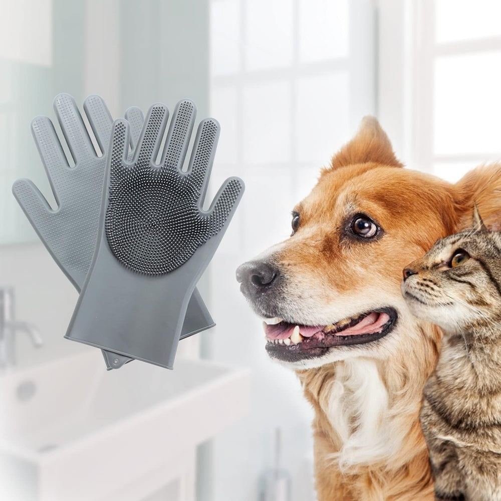 COMMEMA durable silicone gloves built to last through frequent grooming.