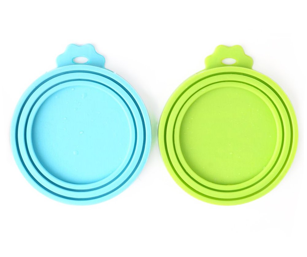 Comtim blue silicone lid on a pet food can sealing freshness