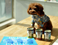 Comtim lids covering dog and cat food cans for secure freshness daily.