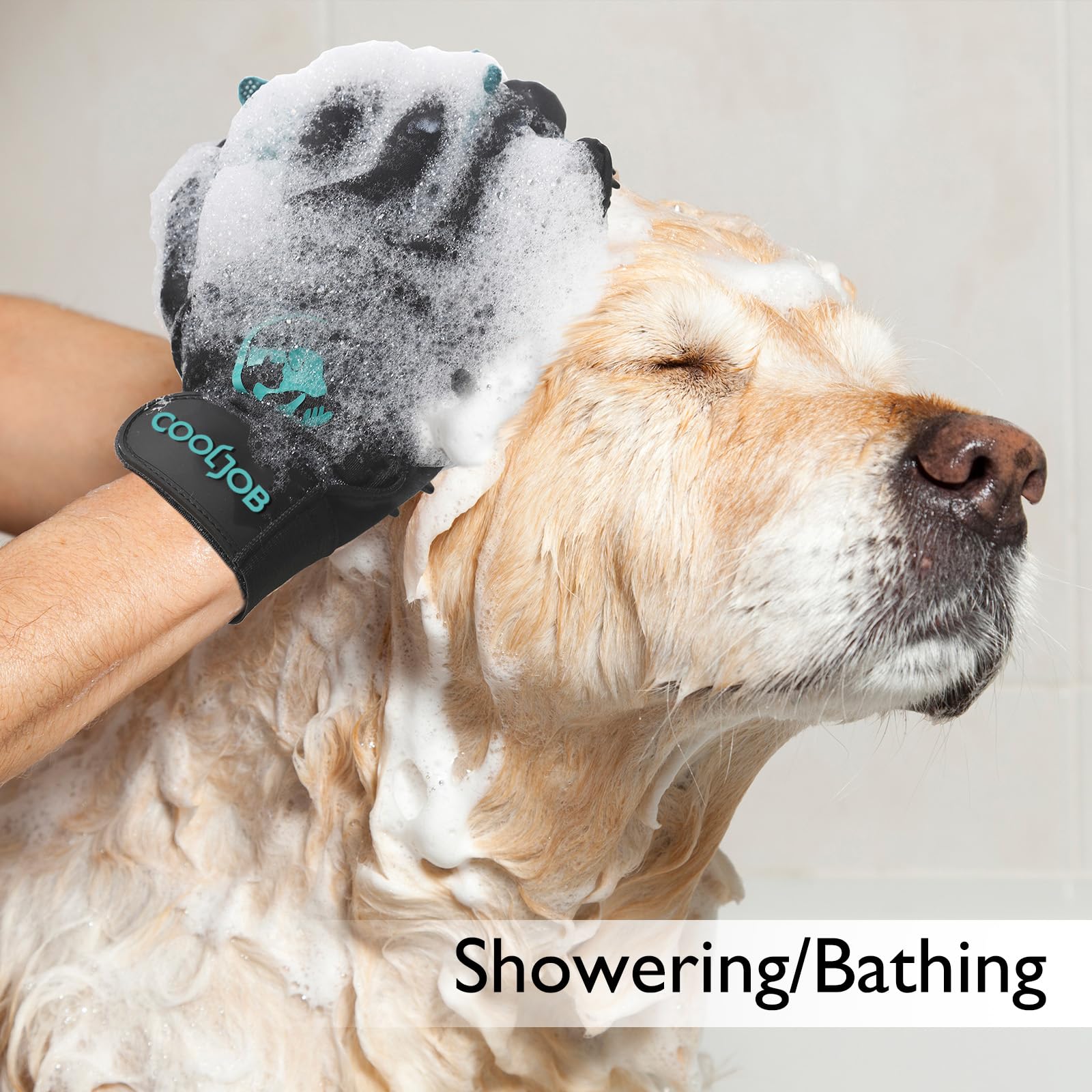 COOLJOB Durable glove material traps fur and debris during grooming sessions.