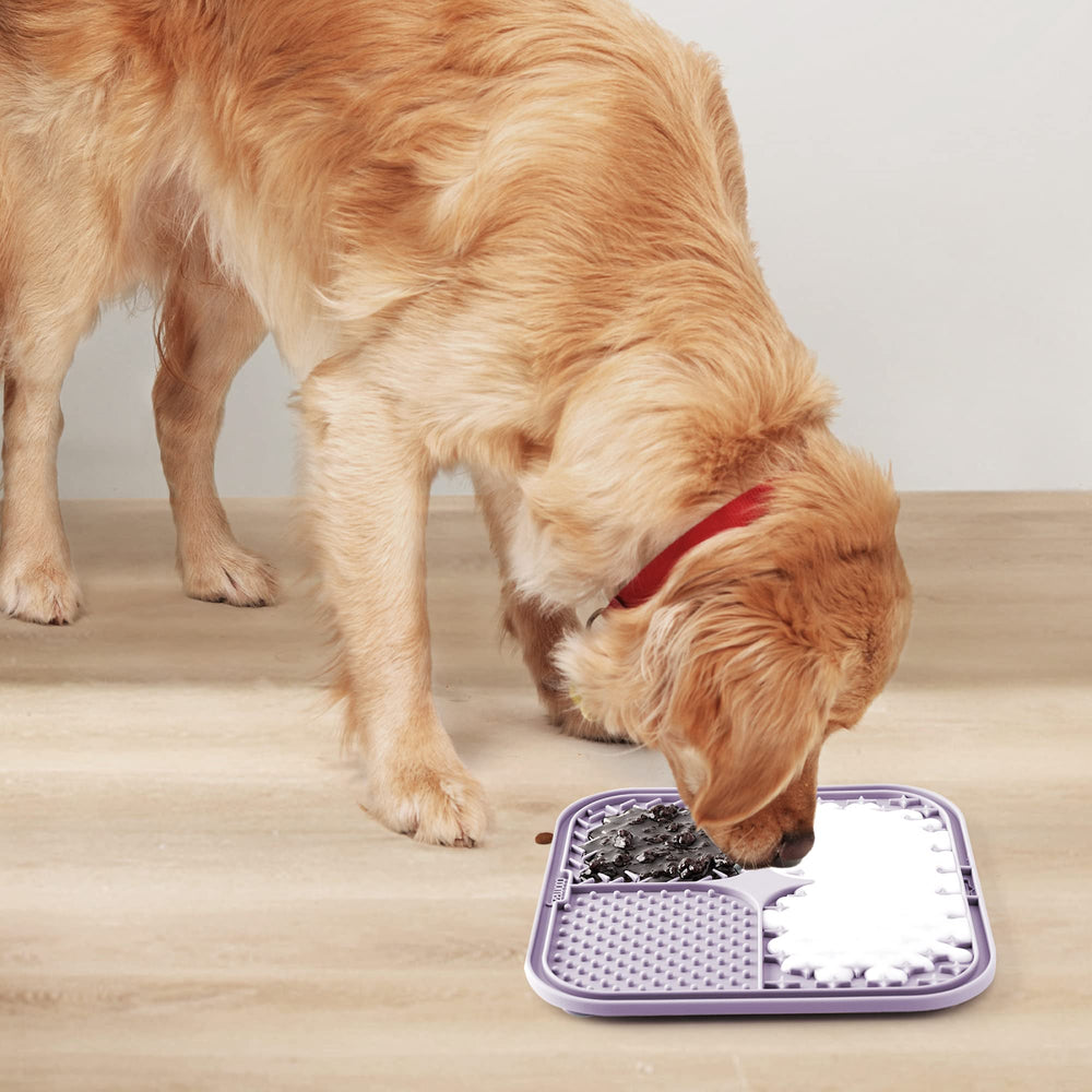 Coomazy Lick Mat non-slip base prevents sliding during feeding.