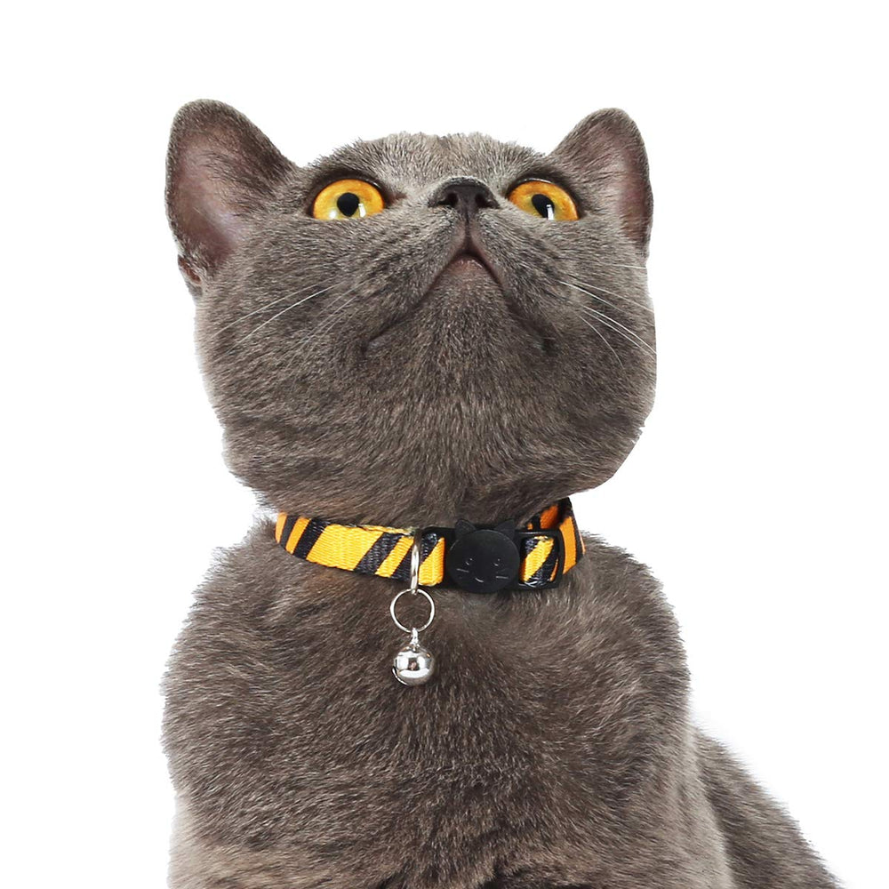 Coomour adjustable cat collar neck range 7 to 11 inches for cats.