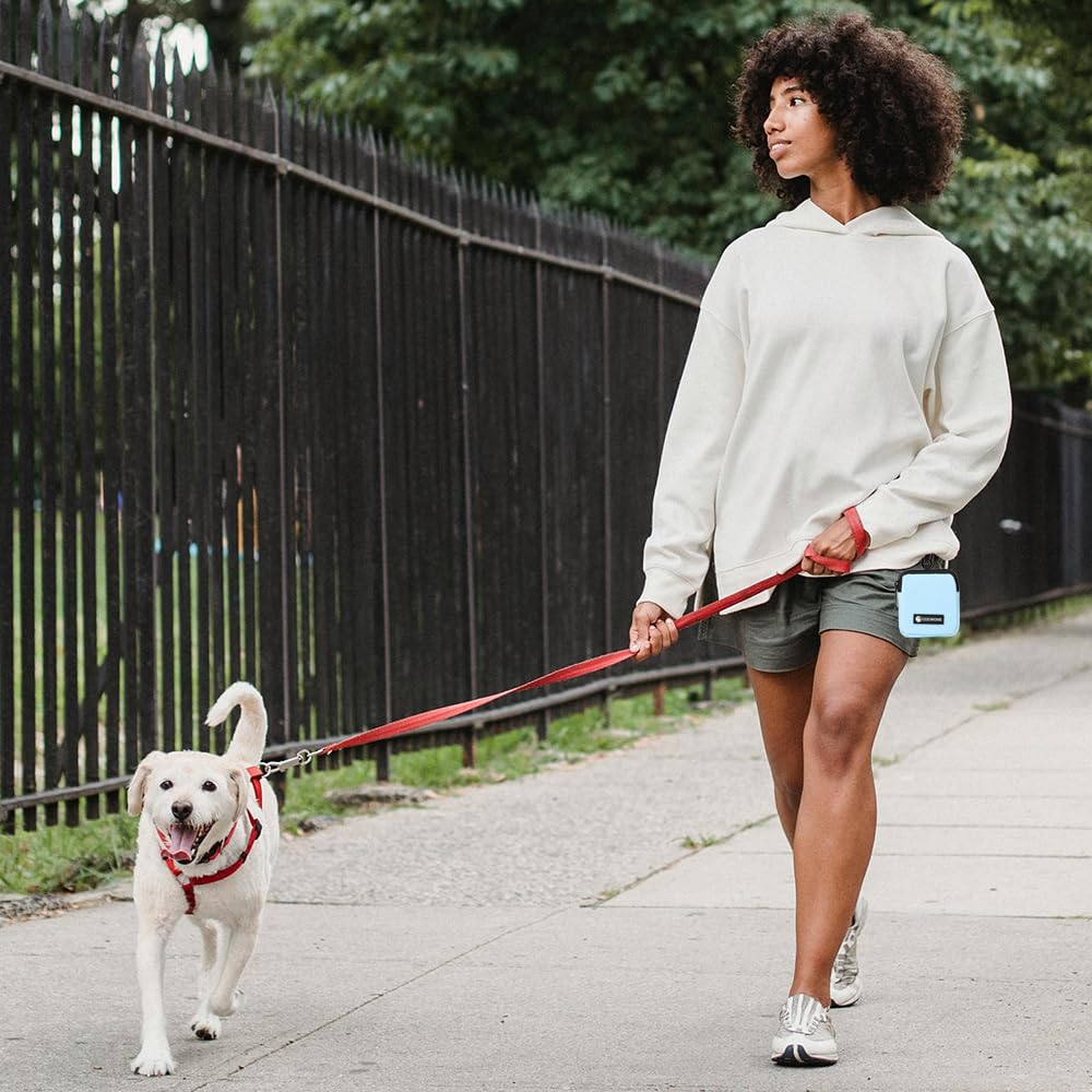 COOWONE dog treat pouch attaches to leash for hands-free access