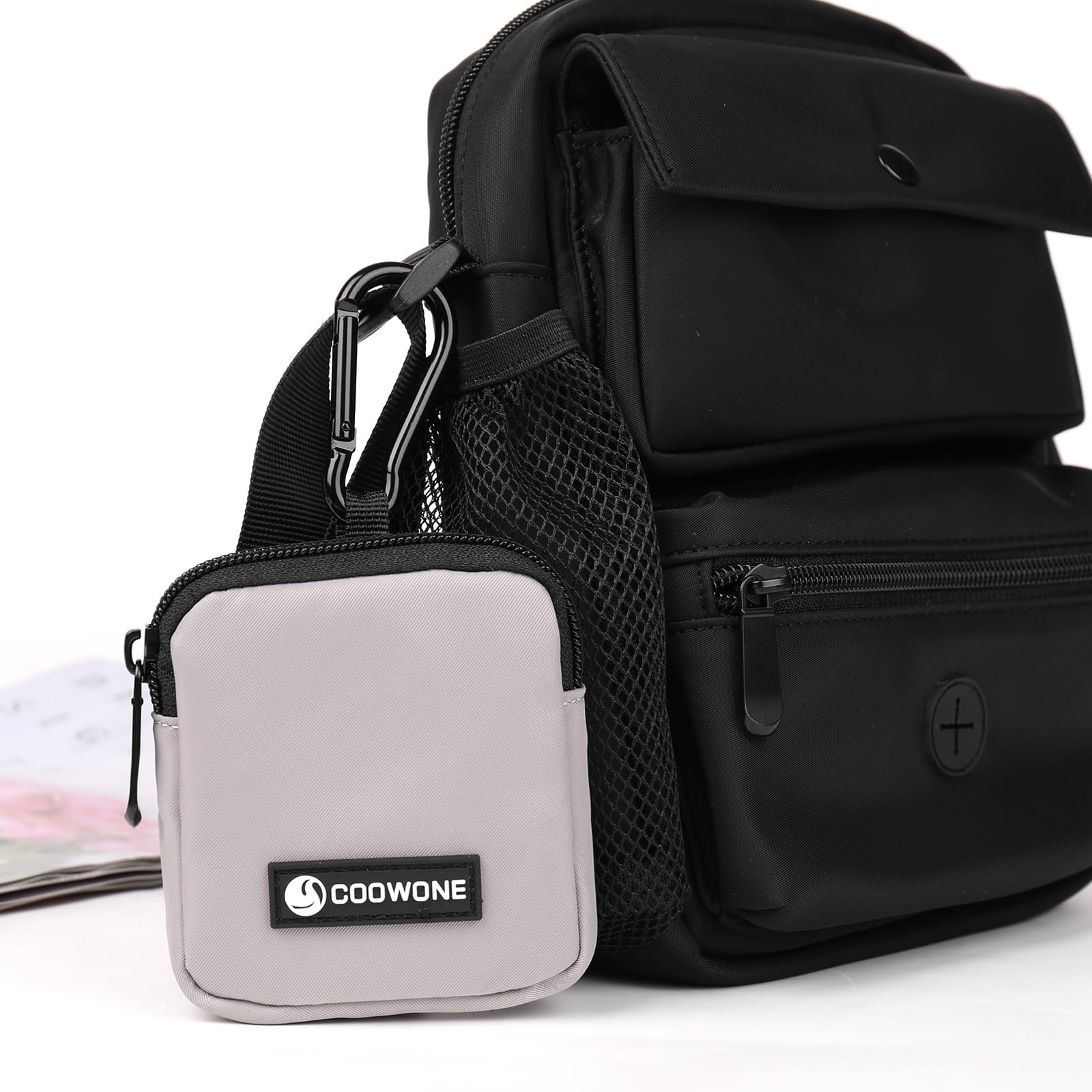 COOWONE dog treat pouch-one-handed-use enables quick treat access during training