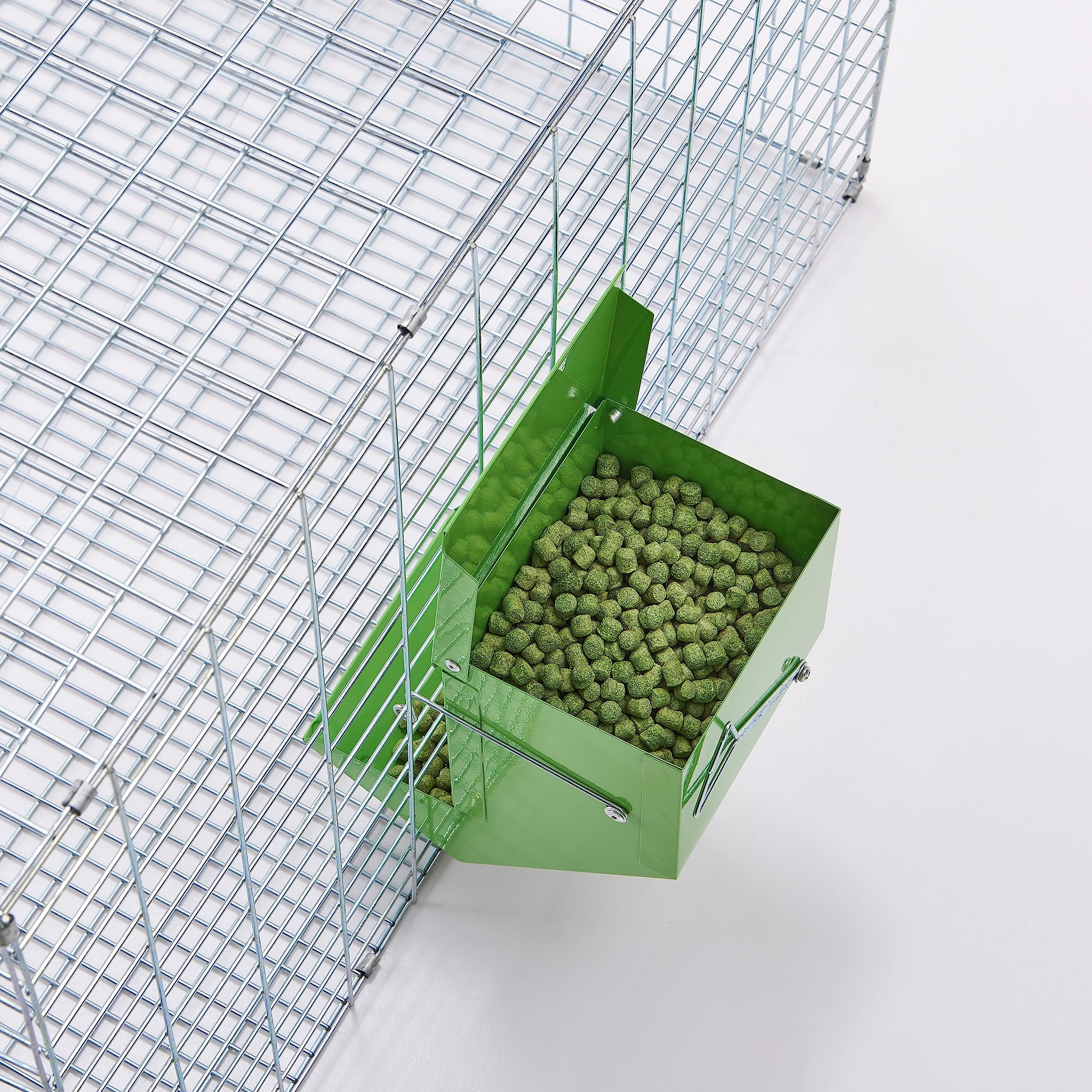 CounttyLivin metal design withstands daily use for rabbits and guinea pigs.