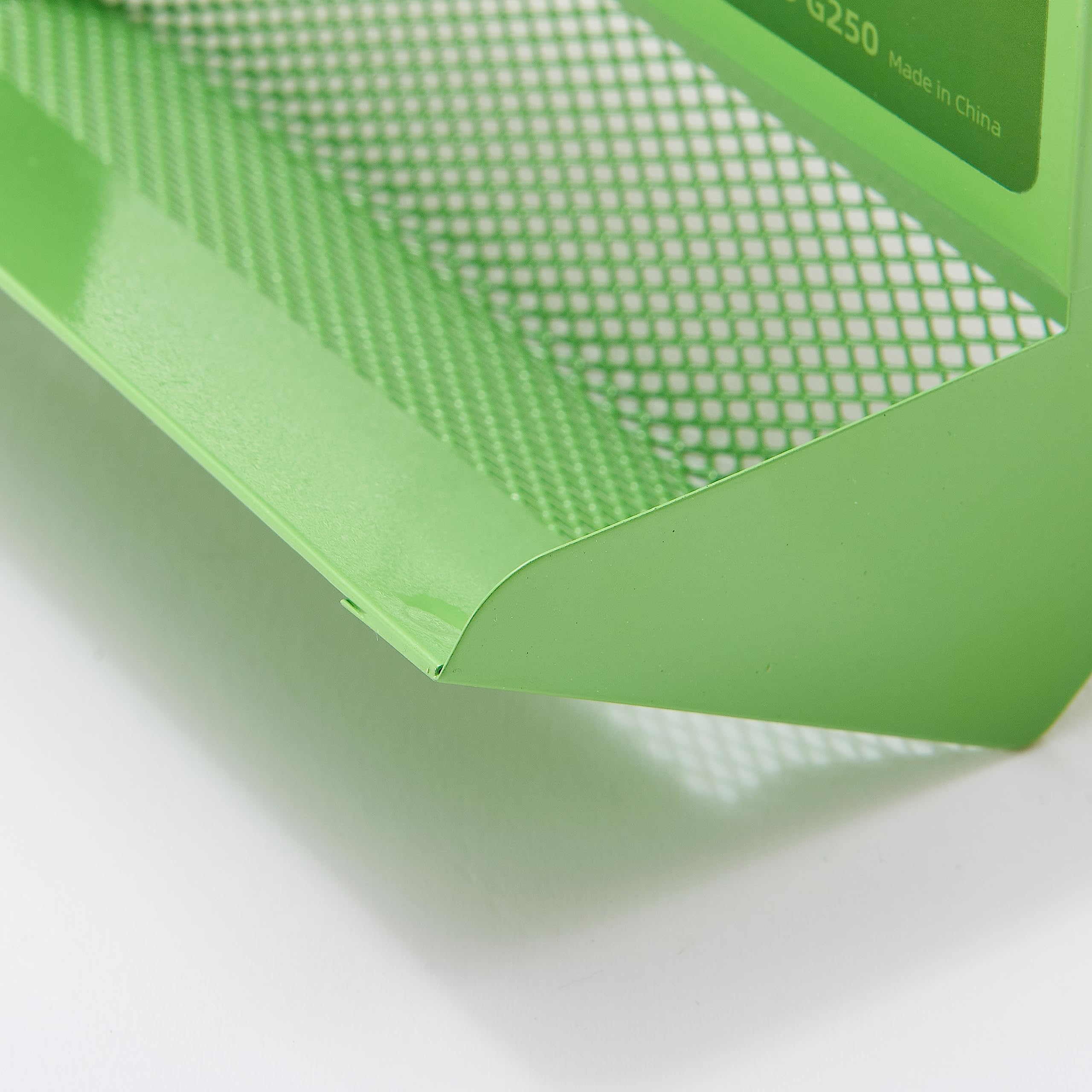 CounttyLivin feeder minimizes spill and waste during busy cleanup.