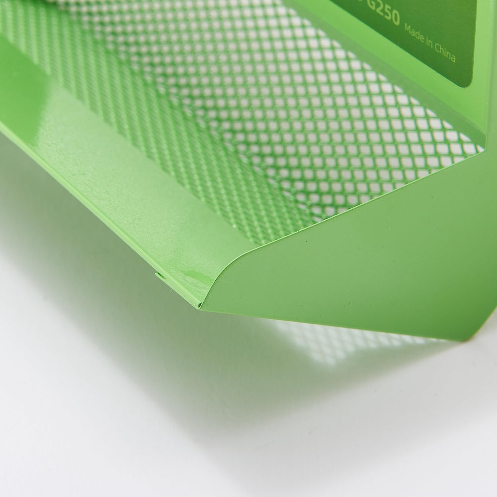 CounttyLivin feeder minimizes spill and waste during busy cleanup.