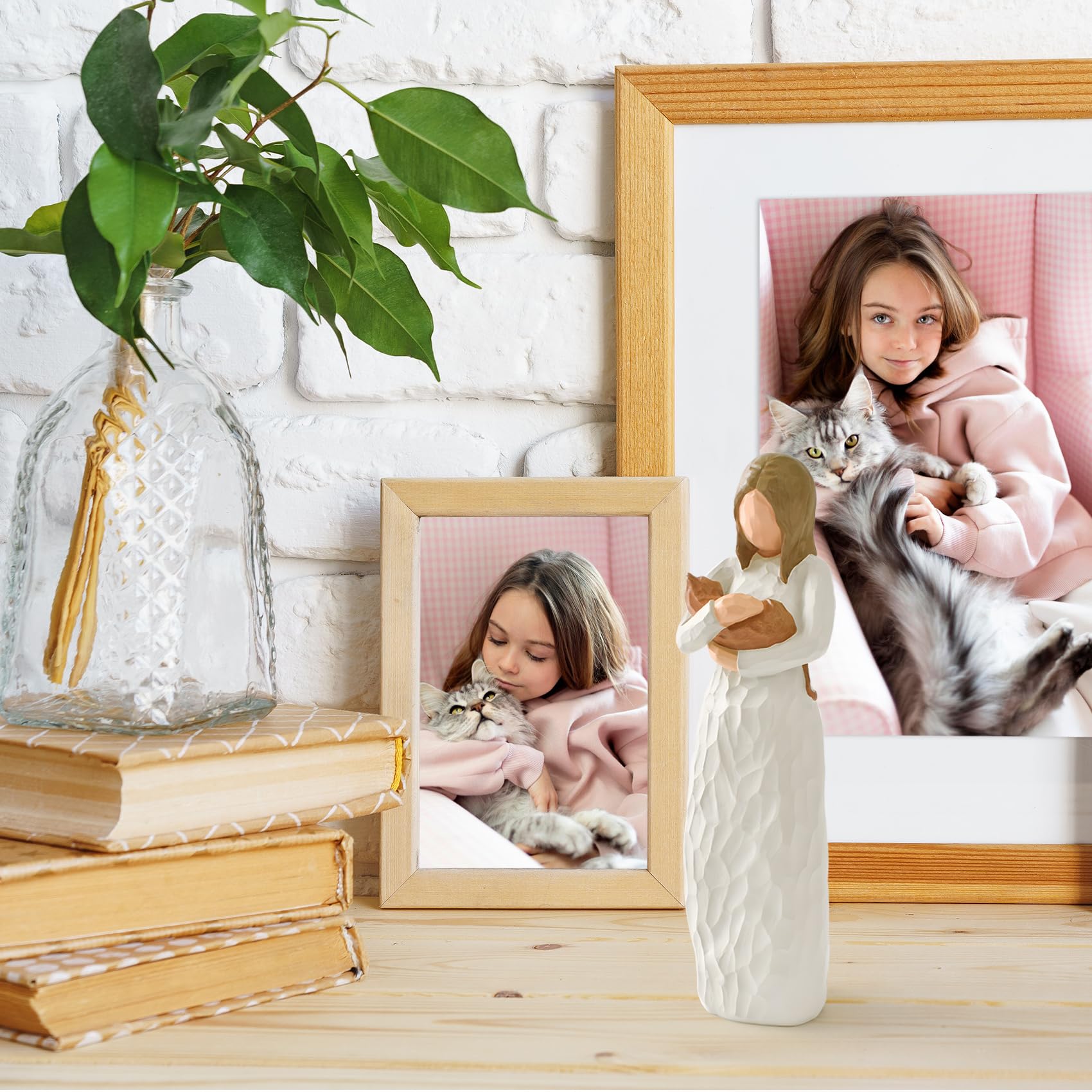 Cuayaes hand-painted resin cat statue—delicate craft for elegant home decor.