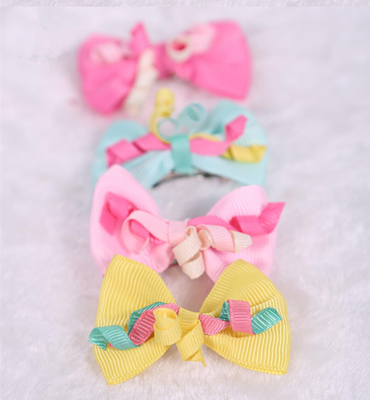 Cuchenhuan dog bow hair clip pack-2 showcases a festive look for celebrations.