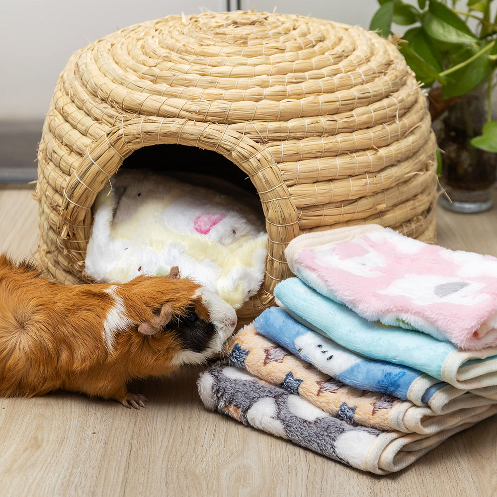 CUSOZWO guinea pig bedding mat edge wrap detail protects corners during play