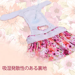 CuteBone dog diapers waterproof exterior shell to prevent leaks during walks.