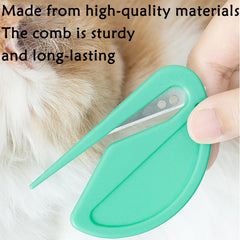 Cyhdddr knotting comb on pet fur, efficient detangling at home