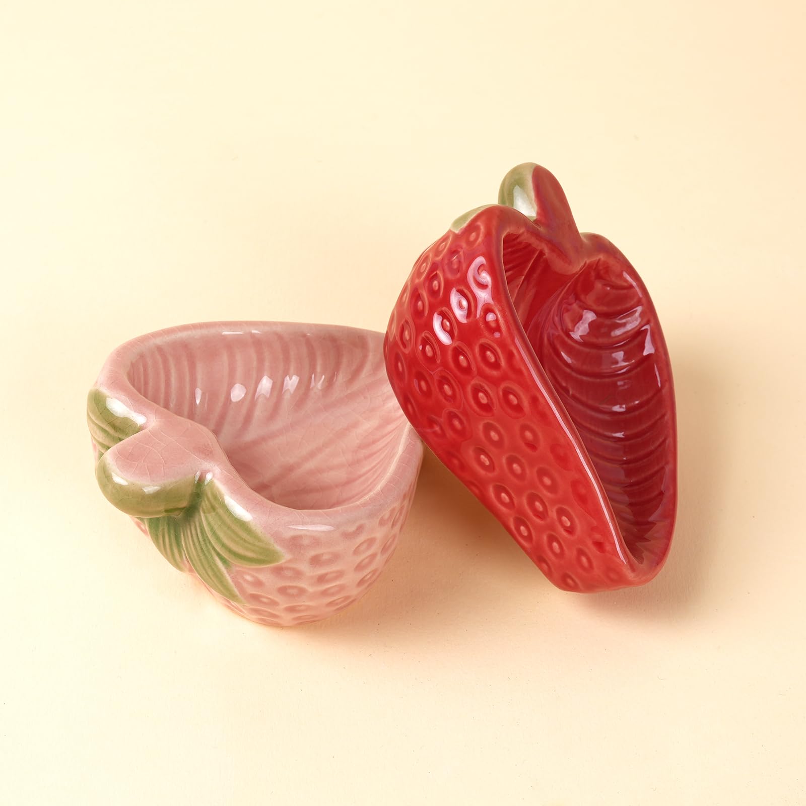 Deapeey Hamtser strawberry-shape ceramic bowl boosts pet curiosity during meals.