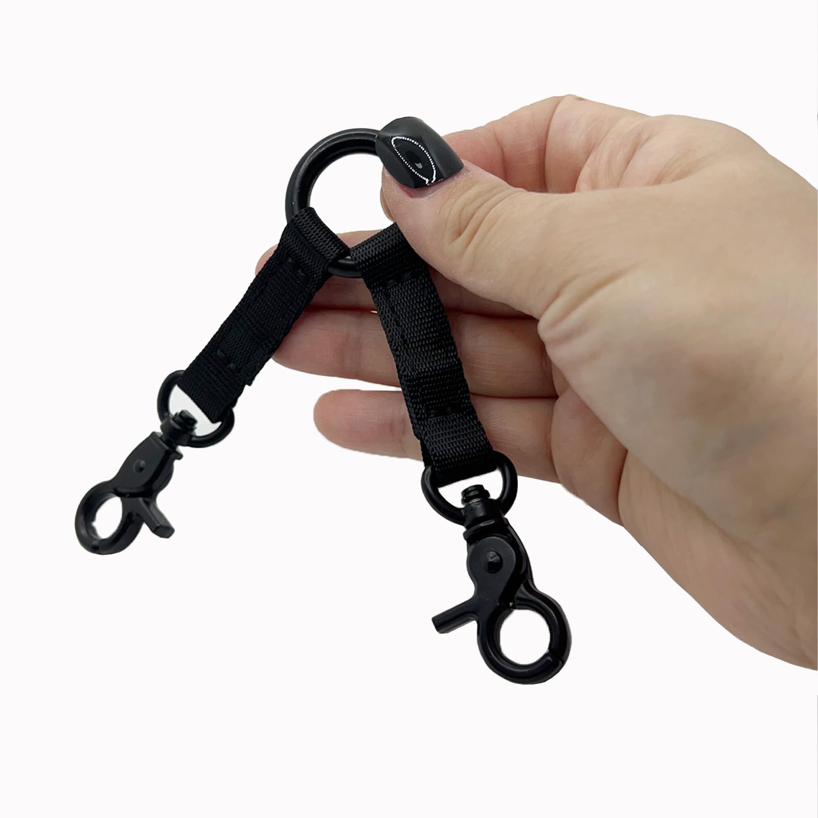 Della Stella compatible with flat, Martingale, pinch, and prong collars for versatile pairing.