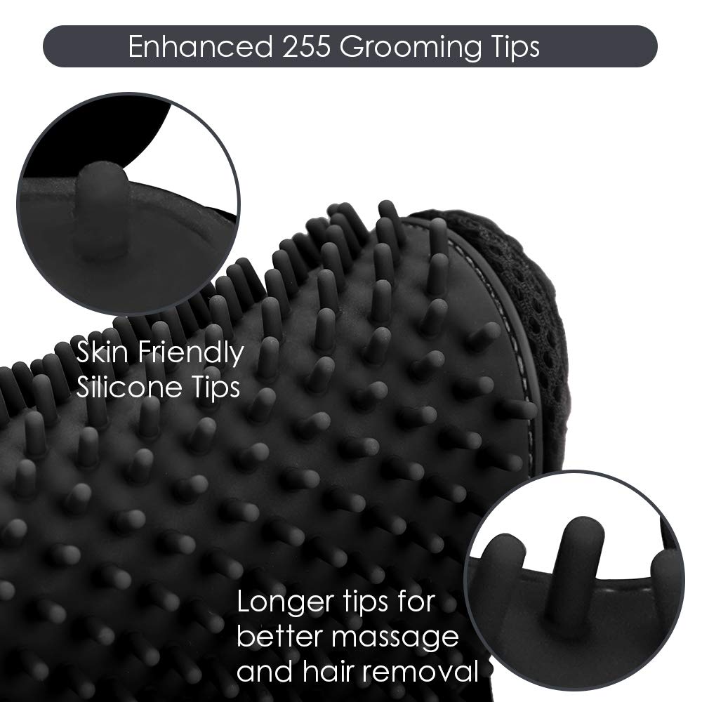 DELOMO glove bath-time use delivers gentle massage while lifting fur.