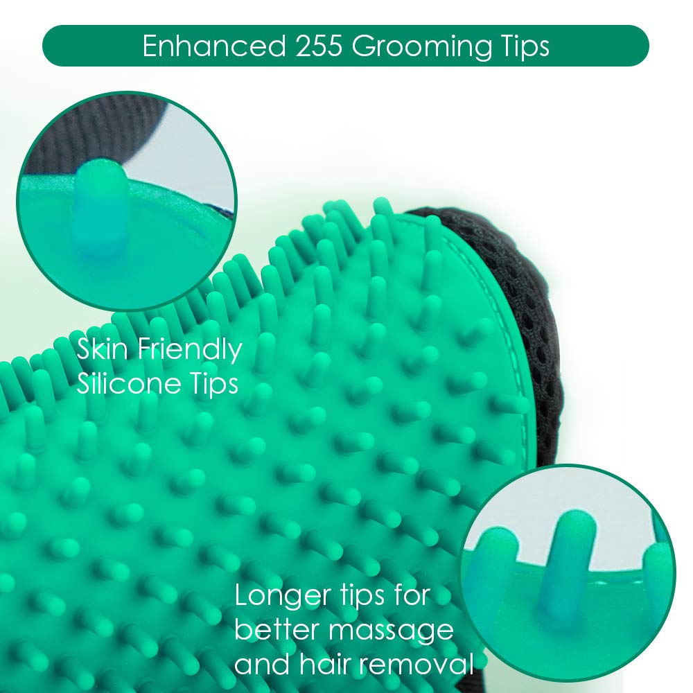 DELOMO gloves massaging a cat during grooming for a calm experience
