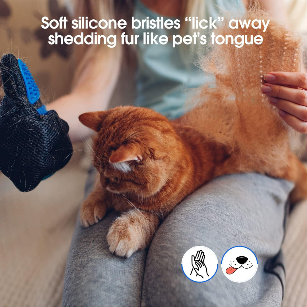 DELOMO soft silicone glove improving massage while removing loose fur.