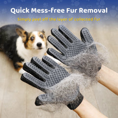 DELOMO glove bathing use demonstrating pet massage and fur removal during bath time