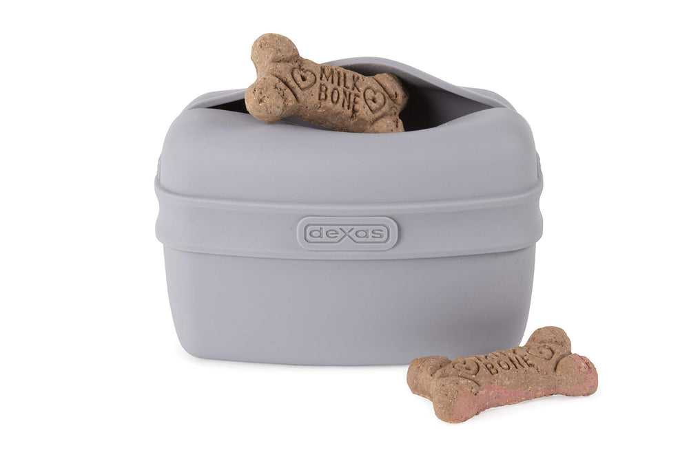 Dexas Pooch Pouch on-belt clip for hands-free training sessions.