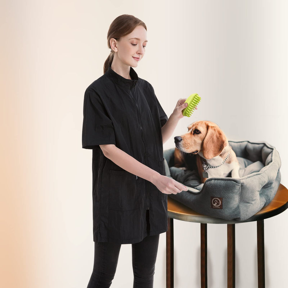 DHXYZZB pet grooming workwear back tie demonstrates secure fit during long sessions.