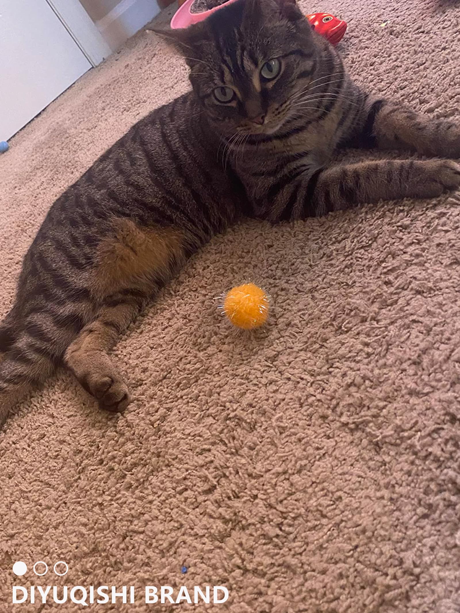 DIYUQISHI 1.5in soft balls in cat-house scene for cozy corners.
