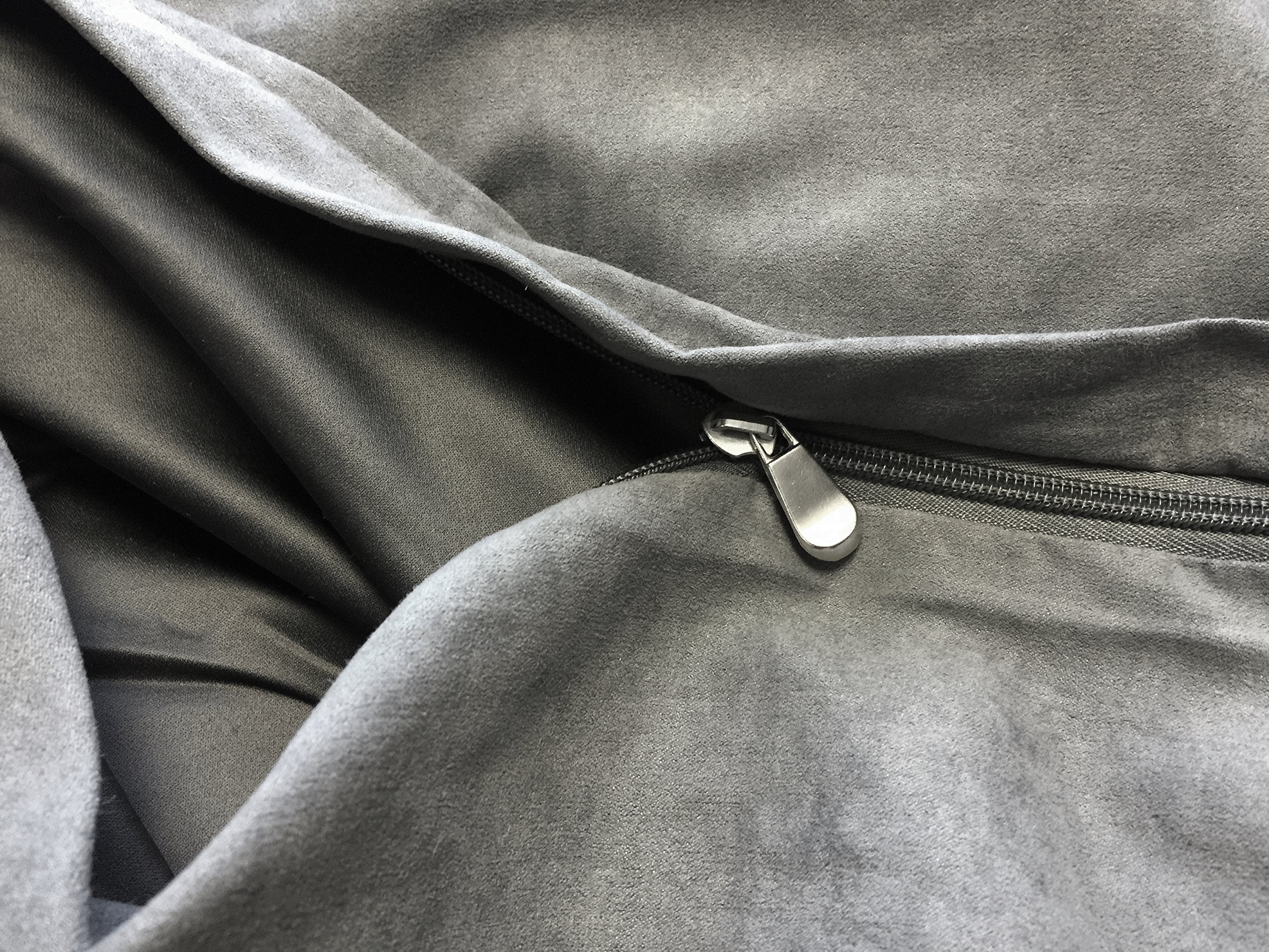 Dogbed4less XL removable washable cover simplifies cleaning routines.
