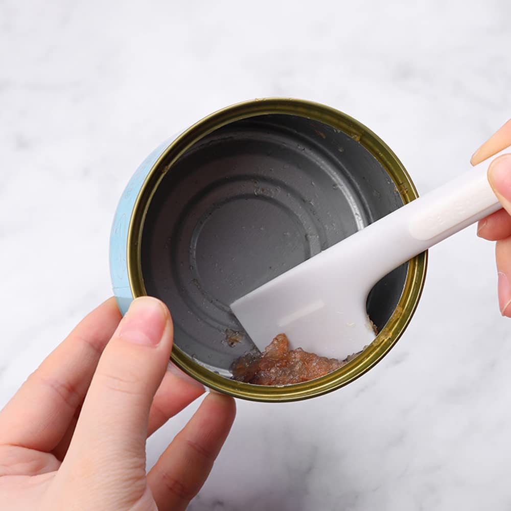 DonLeeving spoon design helps scrape can contents efficiently.