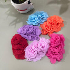 DORUI elastic-back-strap dog-collar flowers demonstrates quick secure fit and easy positioning.