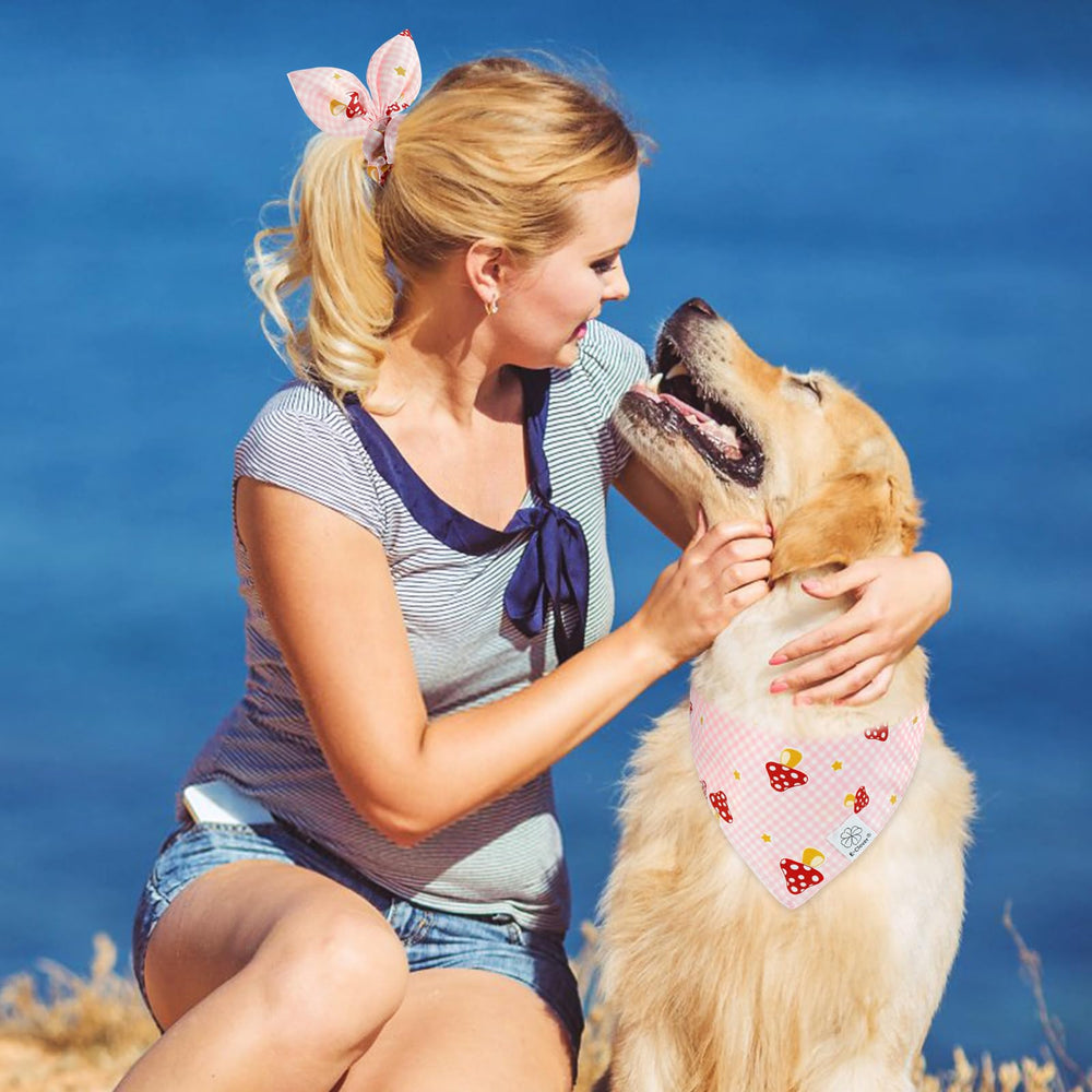E-Clover holiday-friendly dog bandana ideal as a gift or celebration look.