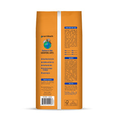earthbath Oatmeal & Aloe grooming wipe close-up shows soothing formula.