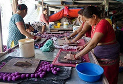 Earthtone Solutions cat-play balls illustrate safe, dye-free design ideal for kittens and cats.