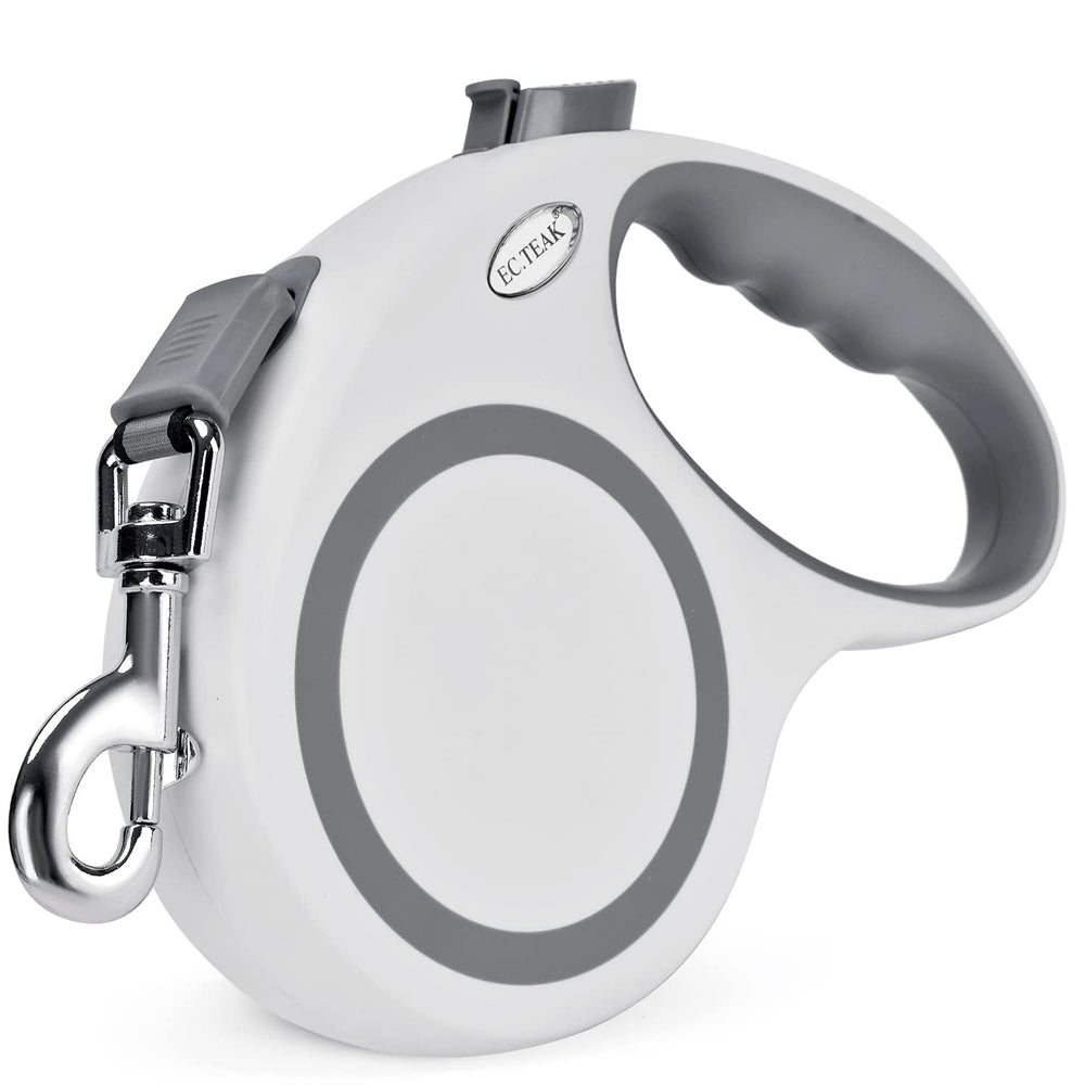 EC.TEAK retractable leash no-tangle design during active movement.