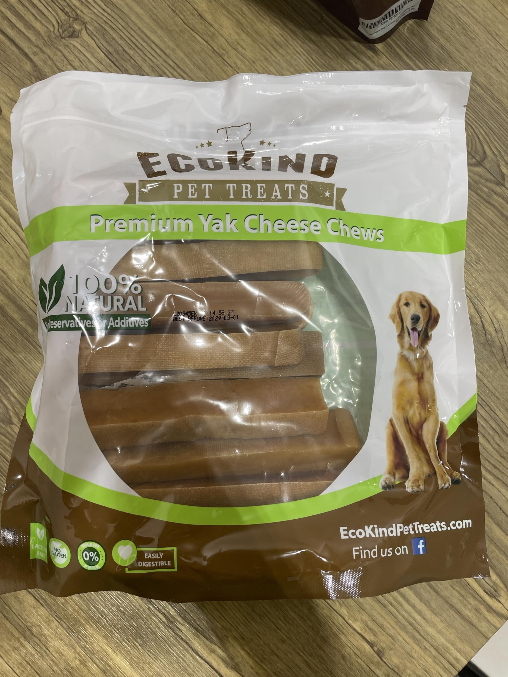 EcoKind Premium Gold Yak Chews large piece for big dogs, ideal for aggressive chewers
