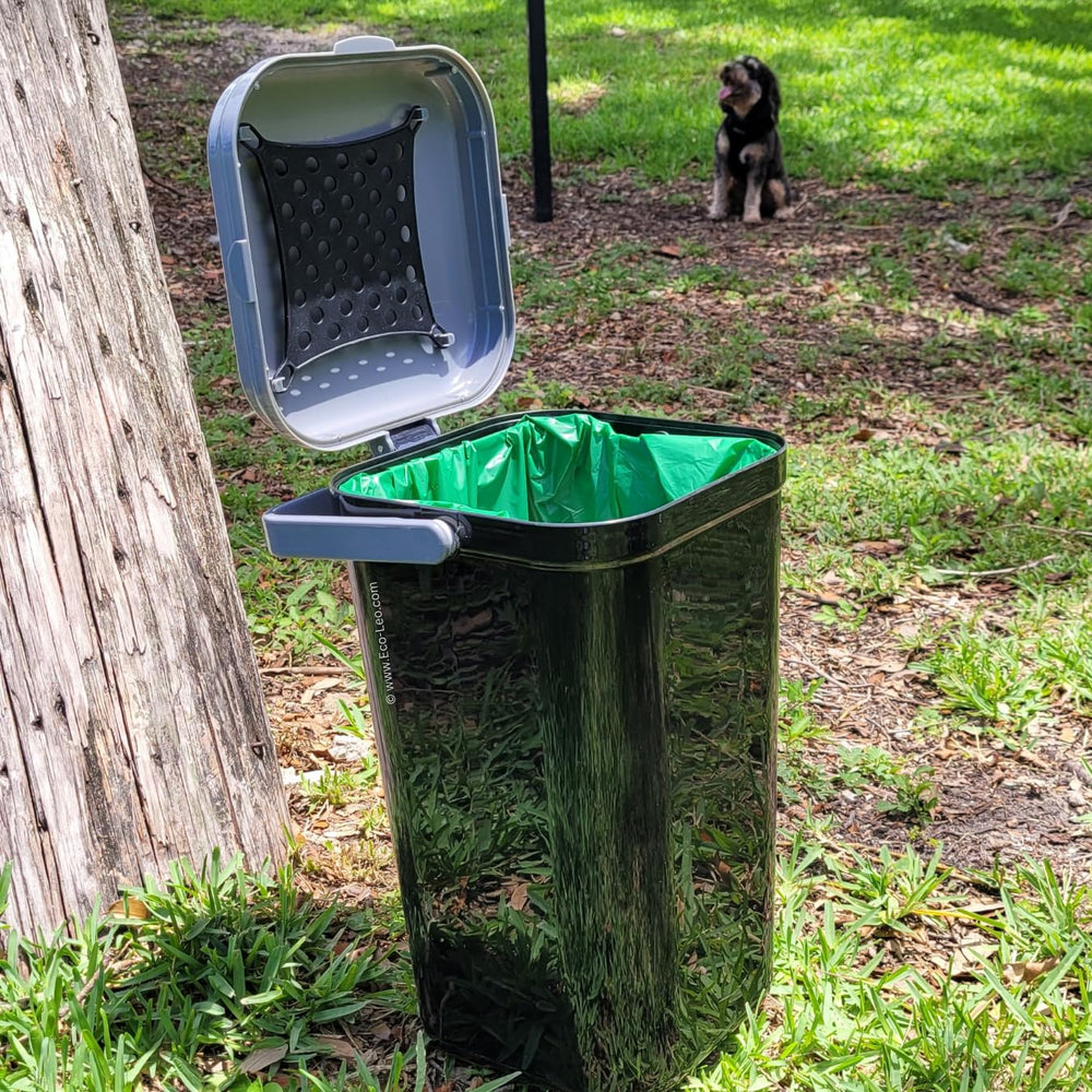 EcoLeo 15-bag roll makes refills quick and tidy.