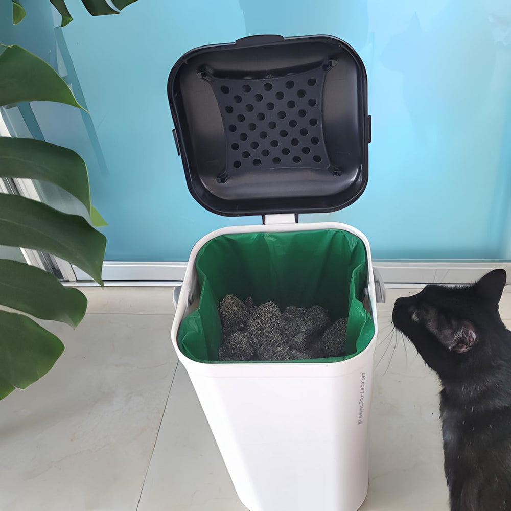 EcoLeo waste-station liners fit PET-FUSION pails perfectly.
