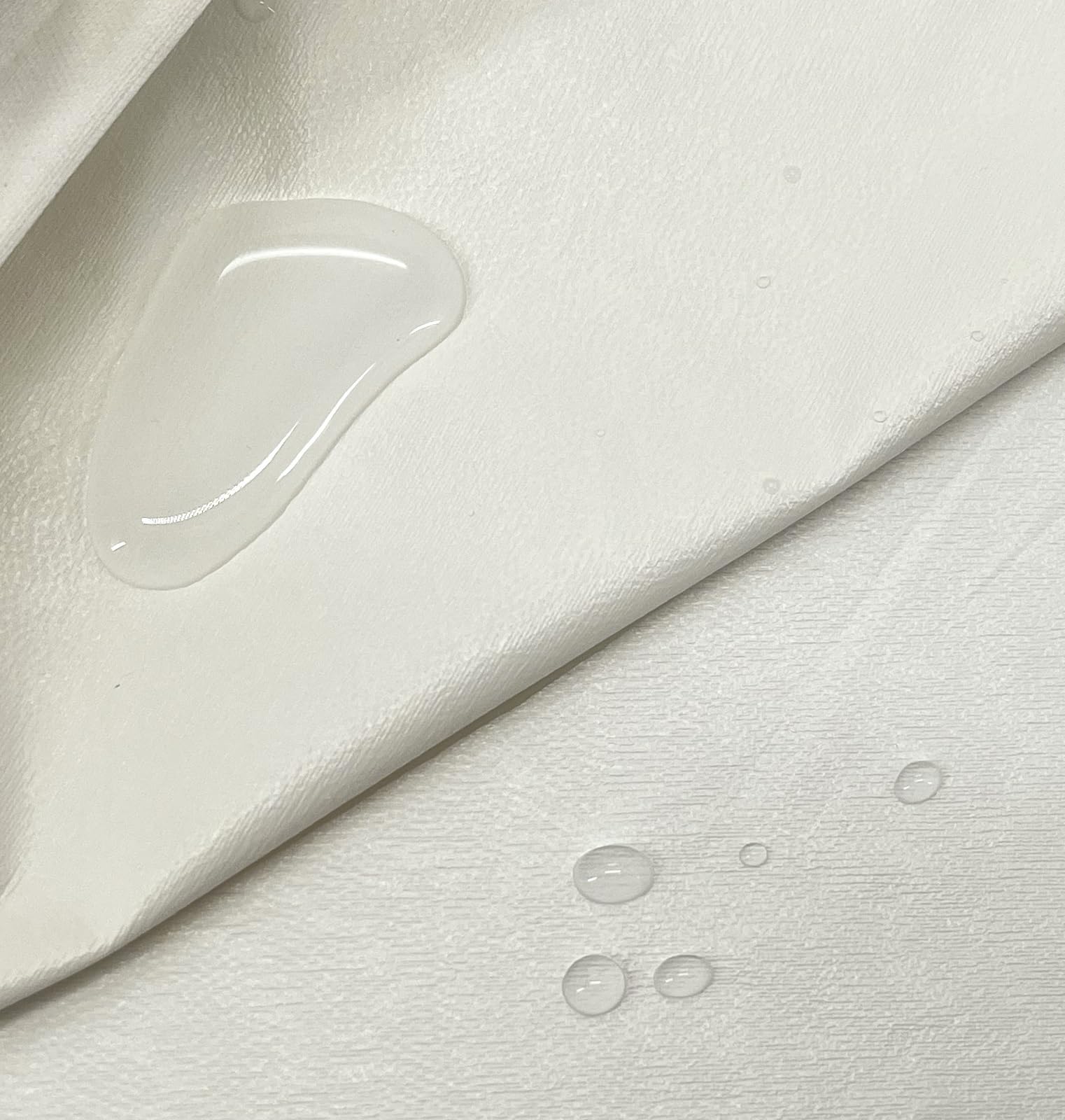 EechicSpace washable liner image demonstrates cold-water machine wash readiness.