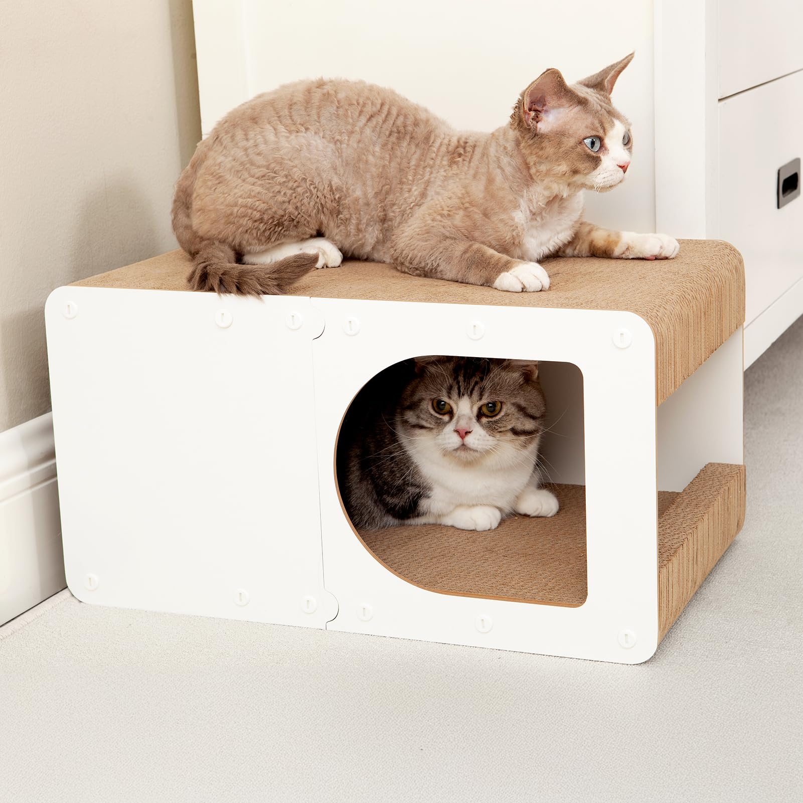 EHEYCIGA 20-inch cat scratcher guarantees a roomy surface for larger indoor cats.
