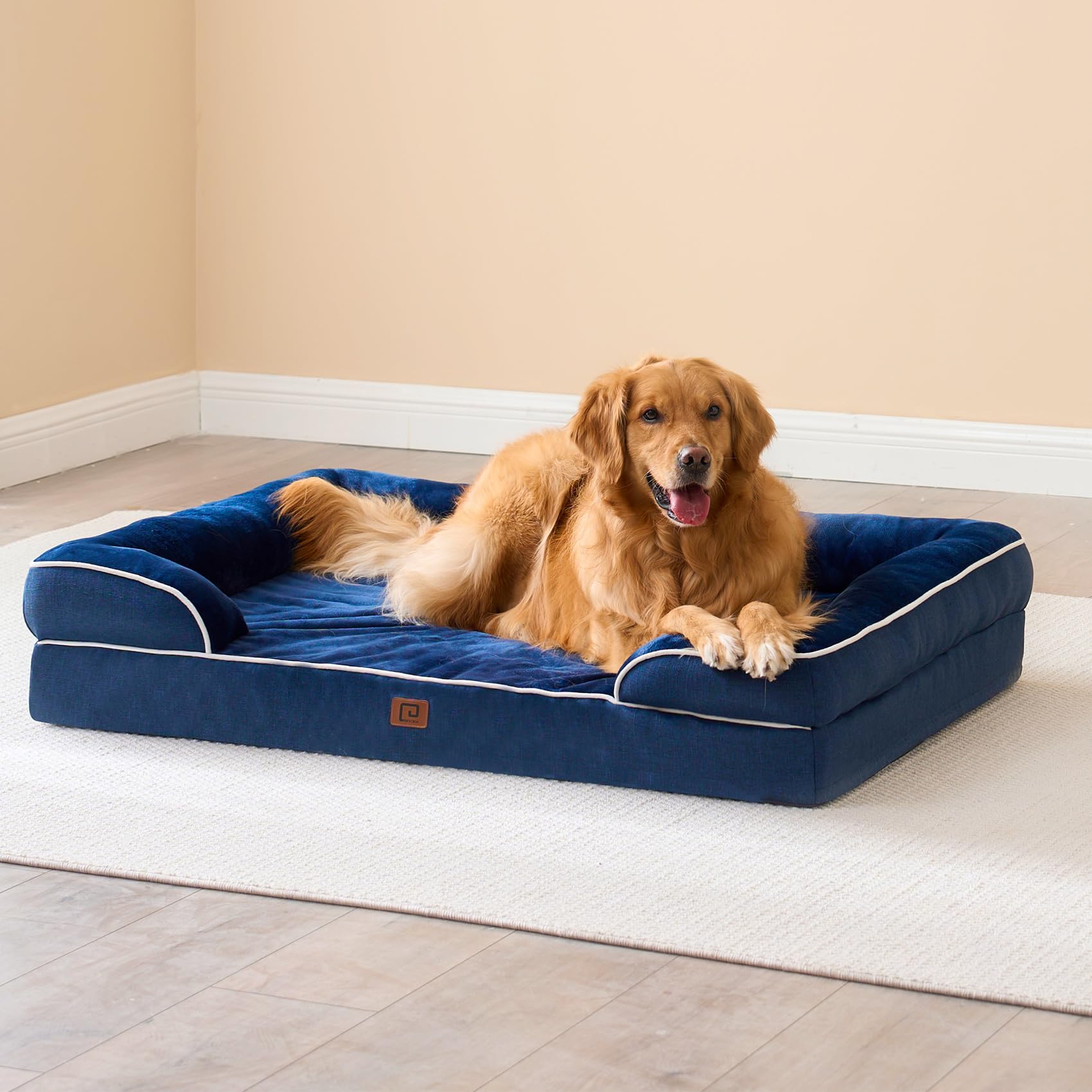 EHEYCIGA cozy fleece sleeping surface invites soft, inviting rest for dogs.