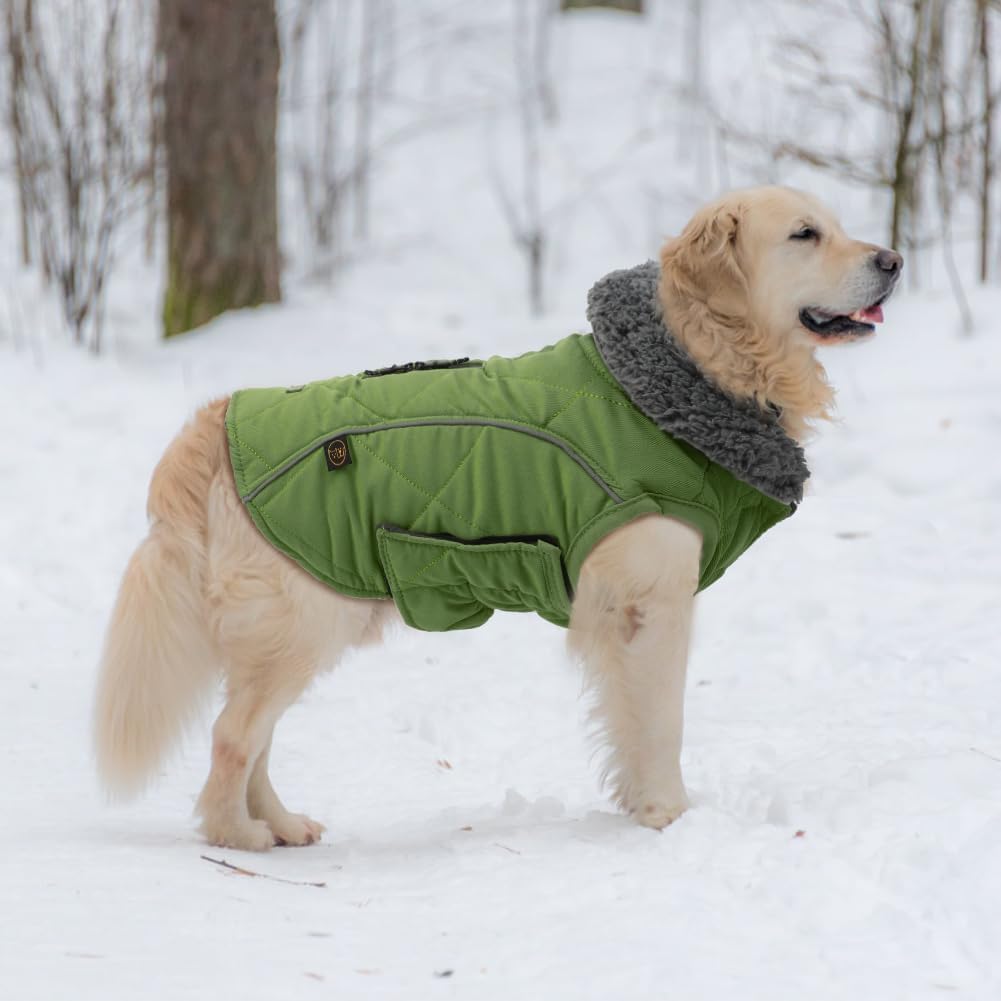 EMUST harness-hole winter jacket green provides D-ring access for a leash.