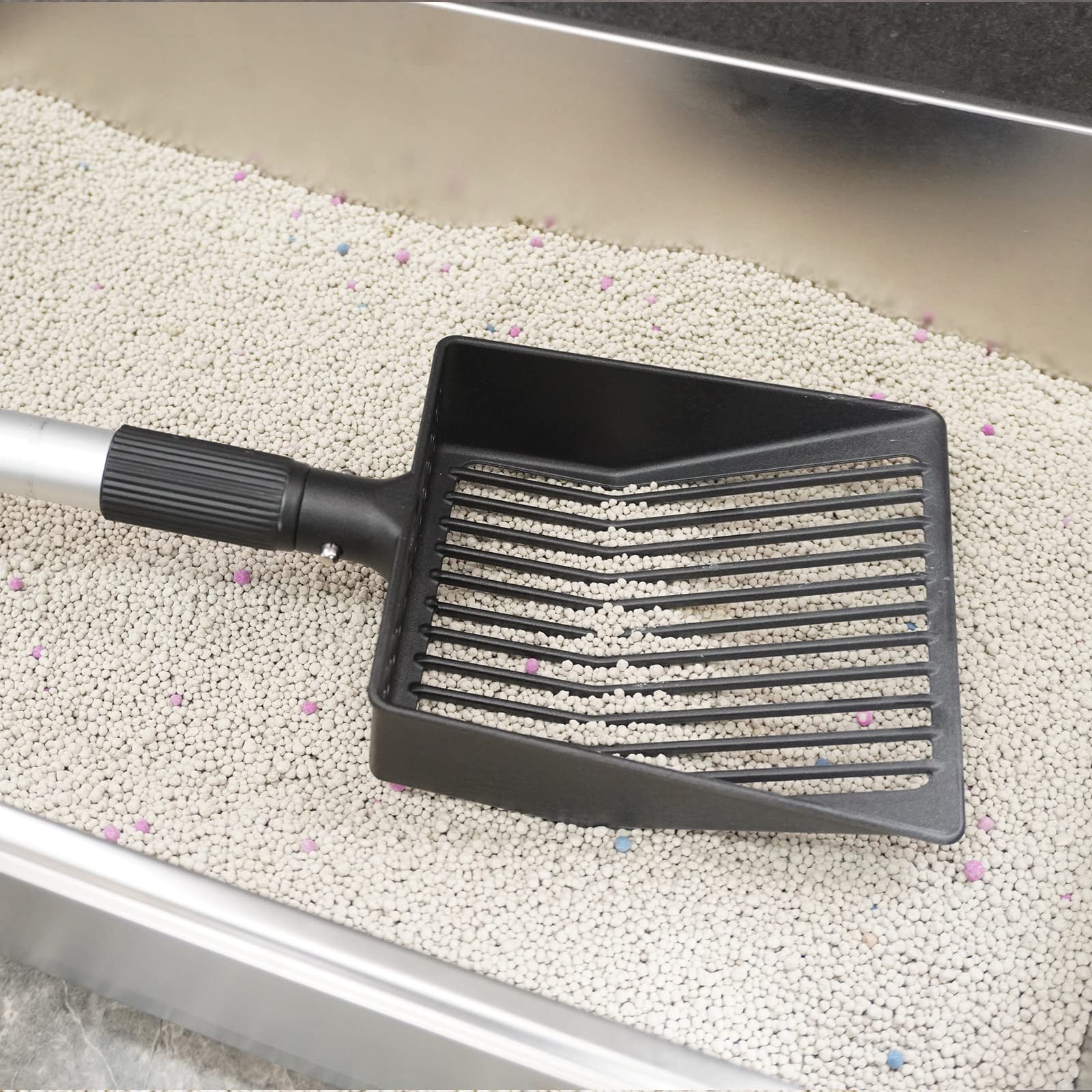 ESGPET Cat Litter Scoop heavy-duty tool enables consistent sifting performance.