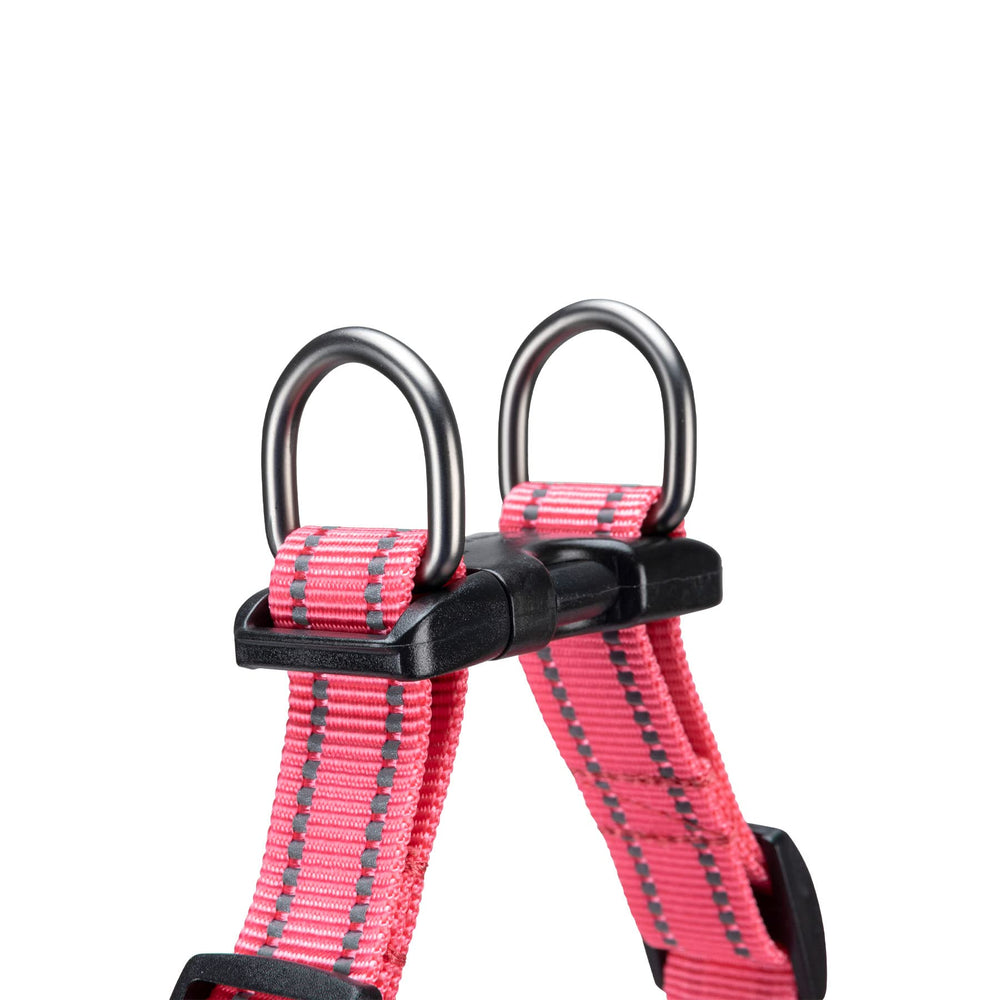 EXCELLENT ELITE SPANKER Double-d-ring provides versatile leash connection options.